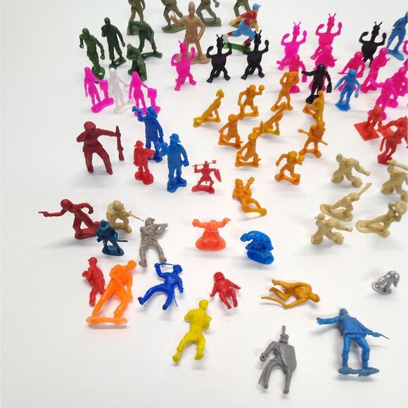 Toy Figurines Vintage Astronauts, Divers, People, Fantasy Mixed Approx 125 pcs - Picture 5 of 14